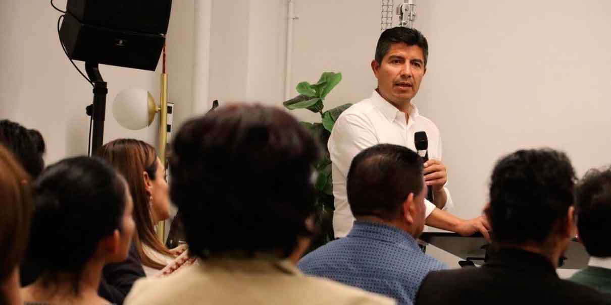 Migrantes piden a Lalo Rivera trabajar en conjunto por las familias poblanas