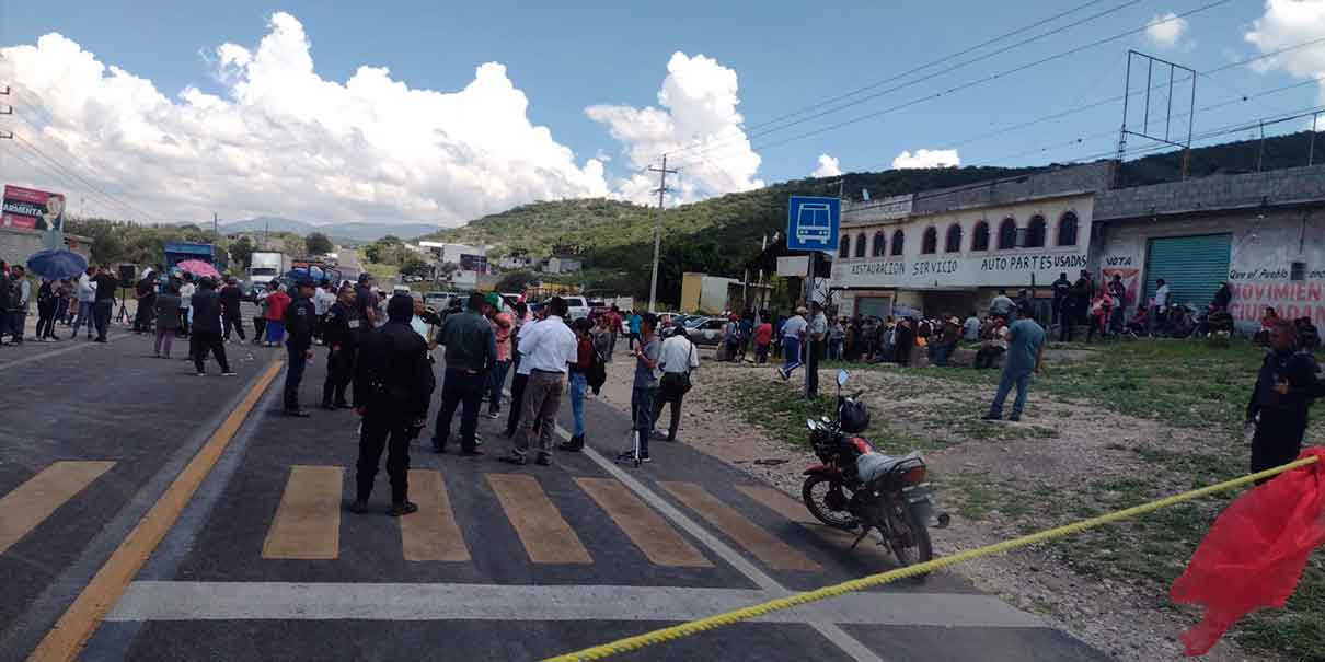 Pobladores de Santiago Miahuatlán bloquean la federal México-Veracruz; piden retiro de la ruta Alianza Miahuateca