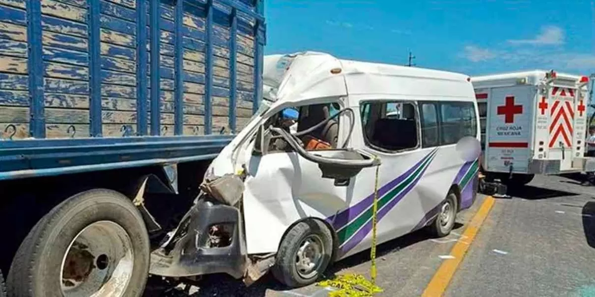 5 muertos dejó choque entre ruta de transporte y camión en la carretera Tehuacán-Orizaba