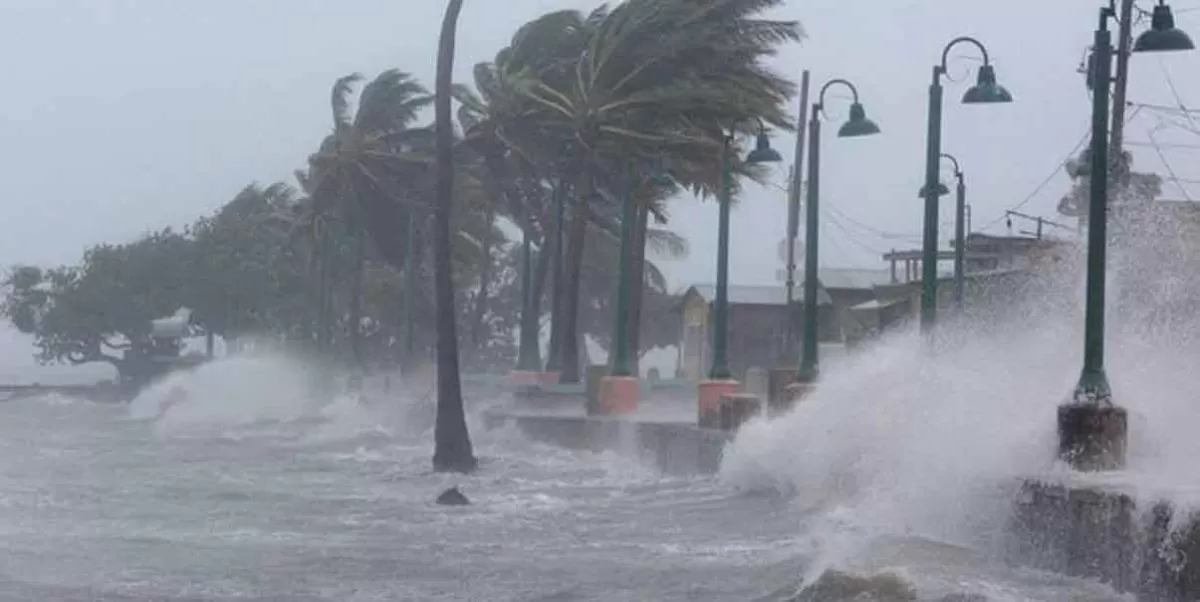 ‘Lidia’ ya es huracán; autoridades suspenden clases en siete estados