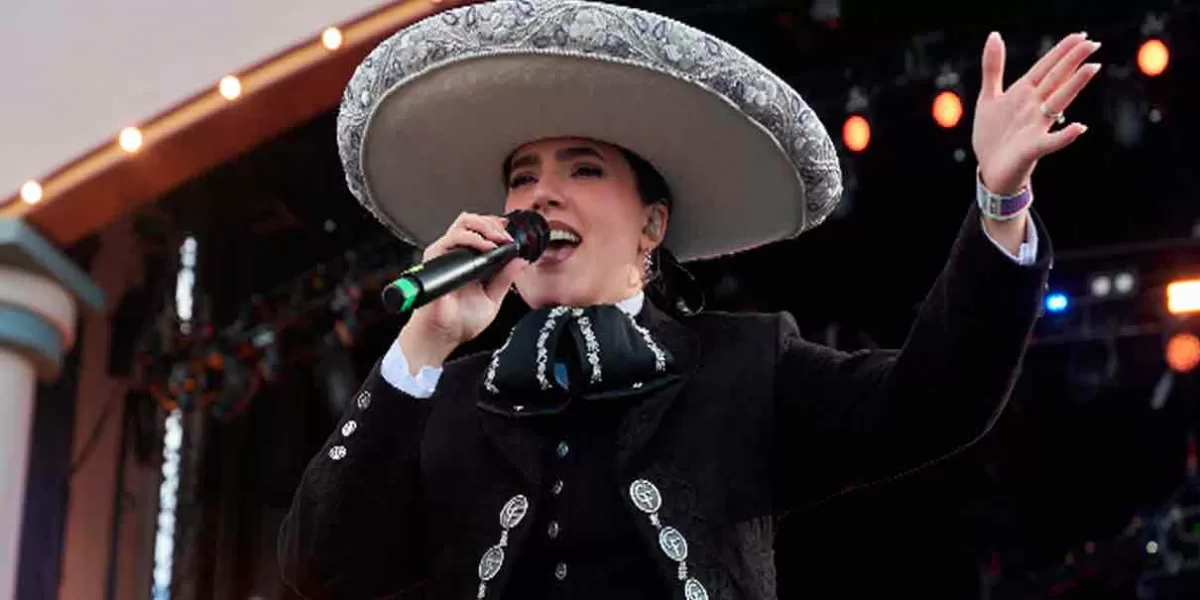 Camila Fernández lanza su primer disco con mariachi