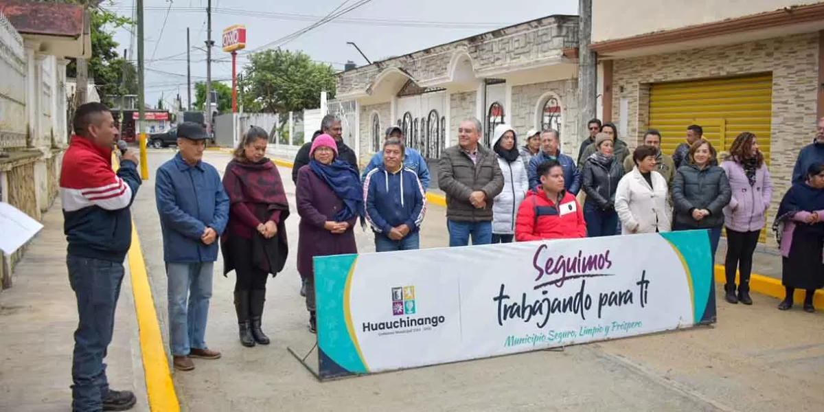 Rogelio López entregó calle pavimentada y sistema de alcantarillado sanitario en Tenango de las Flores