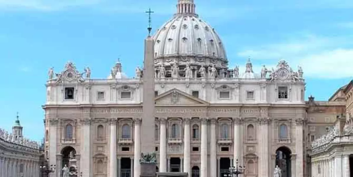 Desde el Vaticano cardenal es condenado a 5 años por fraude financiero 