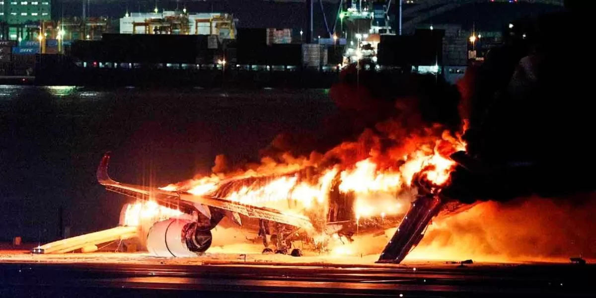 Un avión de Japan Airlines se incendia al aterrizar en Tokio con 379 personas a bordo; hay cinco muertos