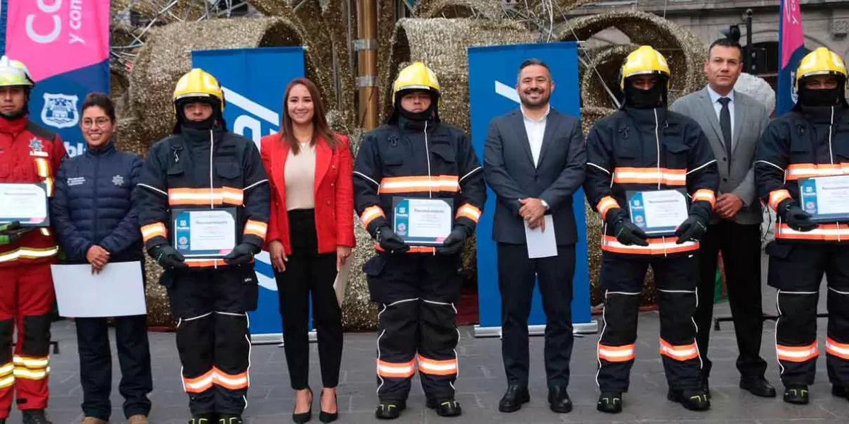 Ayuntamiento de Puebla reconoce labor de 16 elementos de Protección Civil
