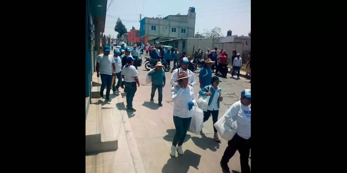 Pobladores de Tlalancaleca corren a Óscar Anguiano; “tiene el descaro de pedir el voto”