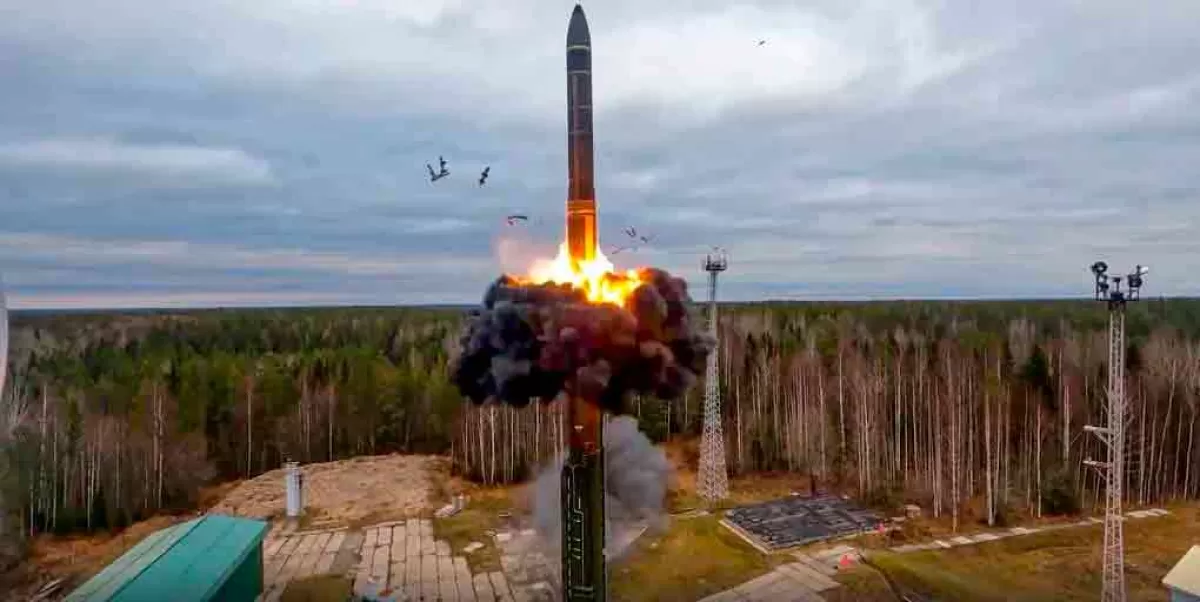 Amena Rusia a Ucrania y sus aliados con realizar maniobras de armas nucleares