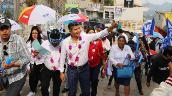 Lalo Rivera se compromete a brindar mejores caminos a Quimixtlán