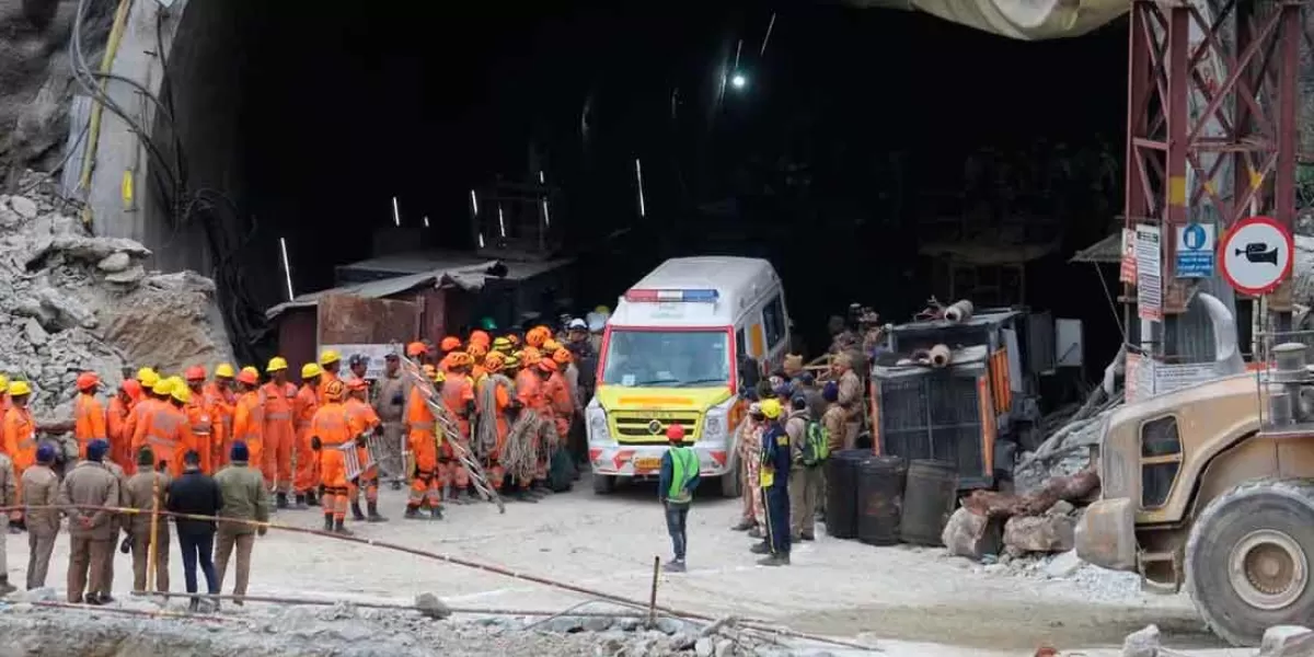Con exitoso rescatan a los 41 trabajadores atrapados en un túnel en India
