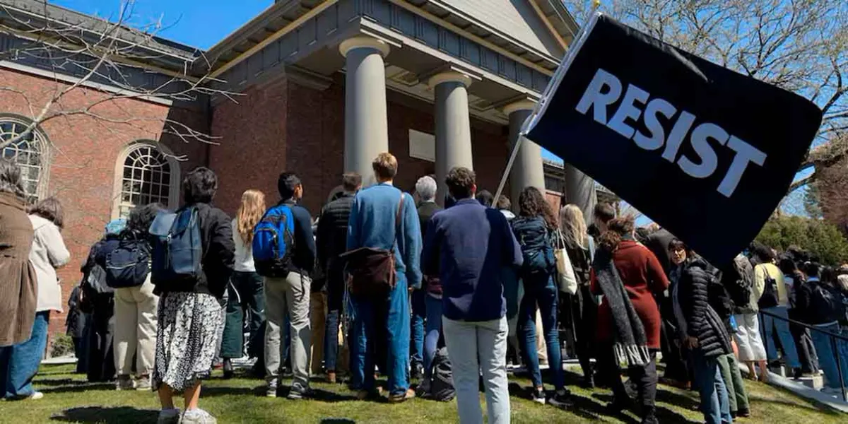 Harvard dice NO, a Trump