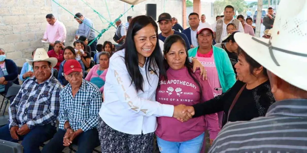 Ariadna Ayala inauguró red eléctrica en beneficio de juntas auxiliares