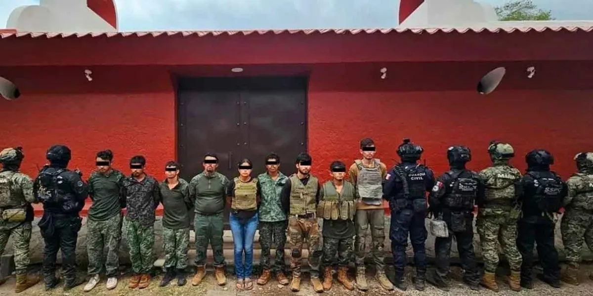   En un operativo de alto impacto en Huitzontla, Michoacán, la Armada de México detuvo a nueve presuntos integrantes del CJNG; tres marinos resultaron heridos.