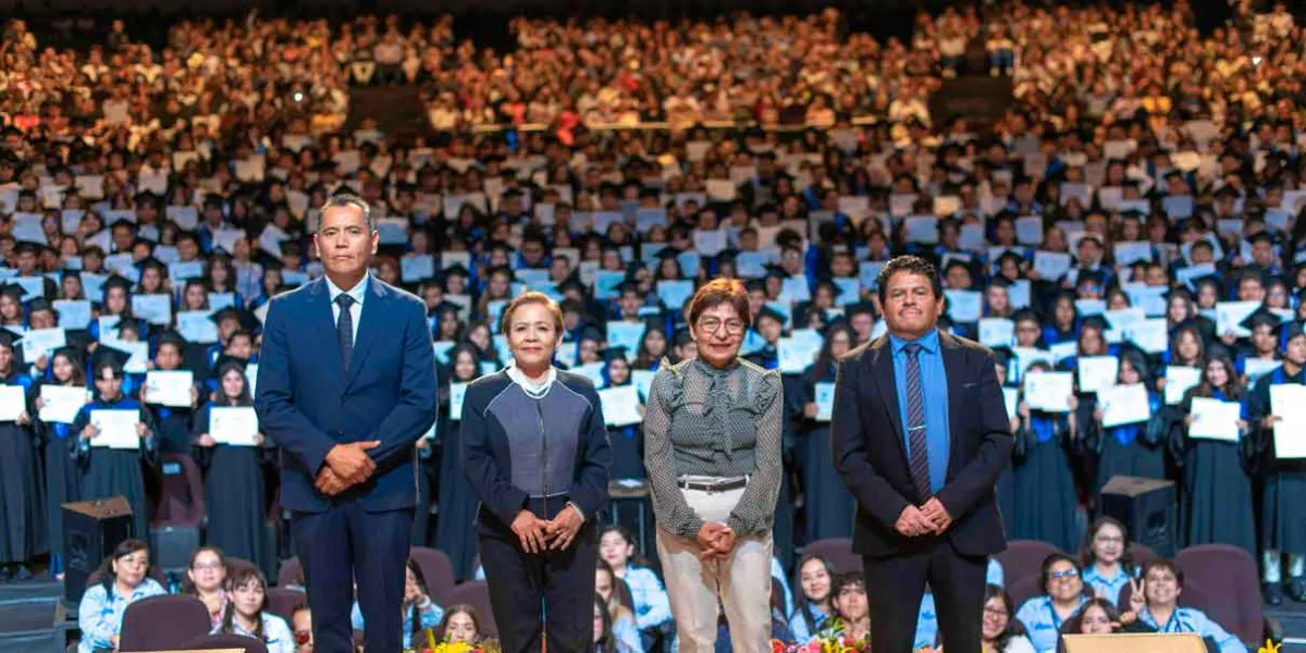 Concluyen sus estudios 745 alumnos de la Preparatoria 2 de Octubre de 1968