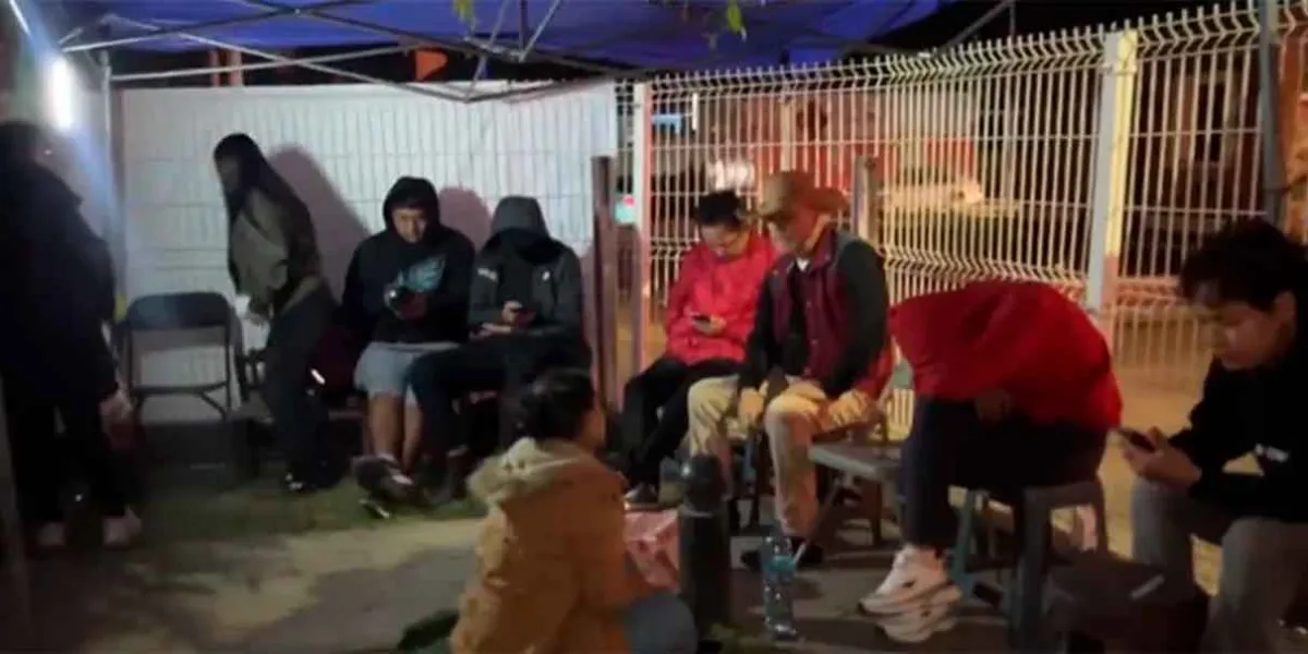 Comerciantes acampan por espacios en la Feria de Atlixco 2025 ante alta demanda