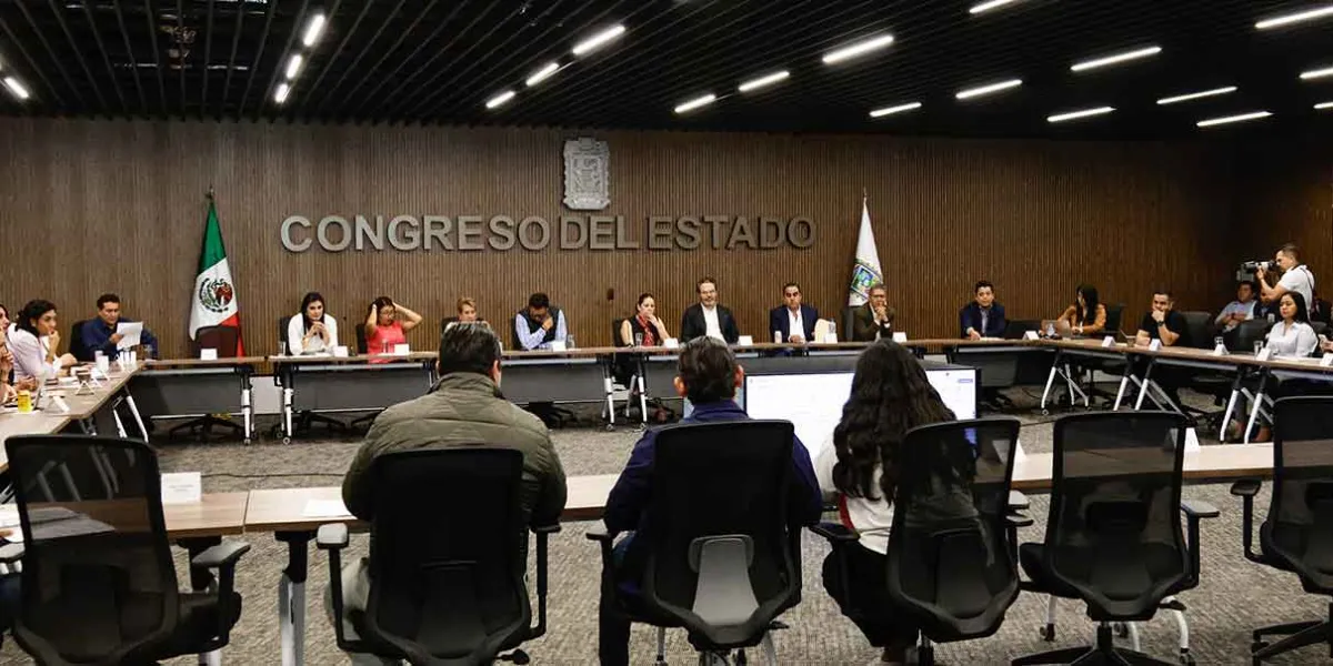 Morena y PAN chocan por adecuaciones al artículo 480 de ciberasedio en el Congreso de Puebla