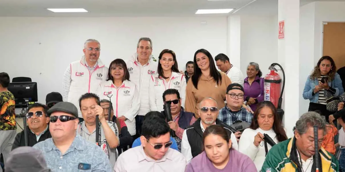 Entregan Pepe Chedraui y MariElise Budib bastones guía a integrantes del Taller de Cooperación para Ciegos A.C