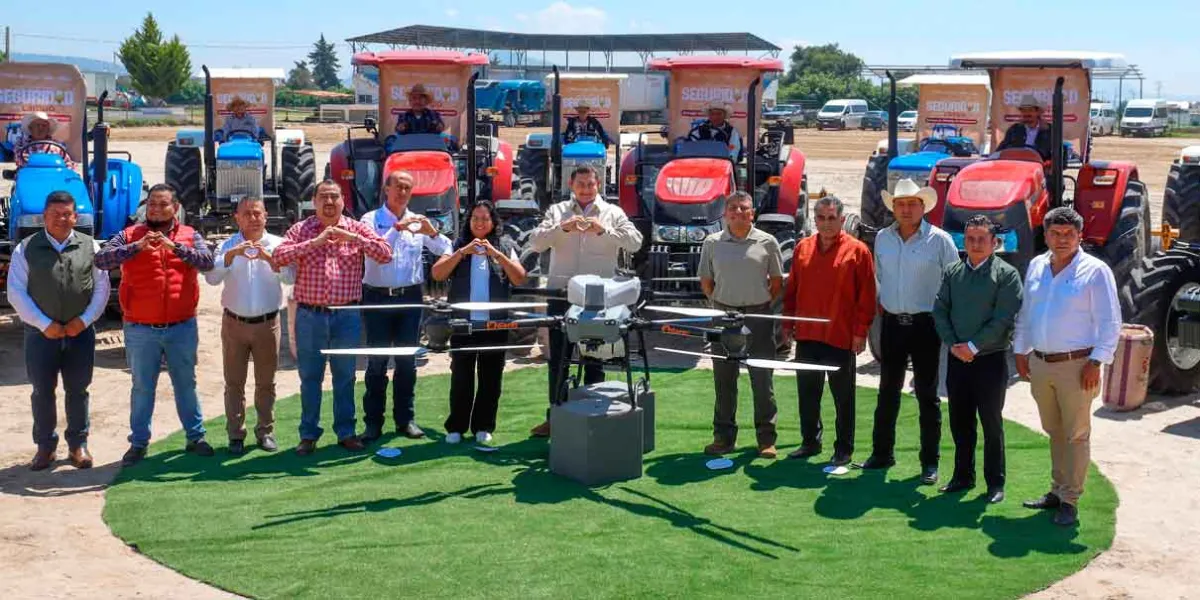 Gobierno de Puebla cumple un sueño: 27 módulos de maquinaria, drones y tractores