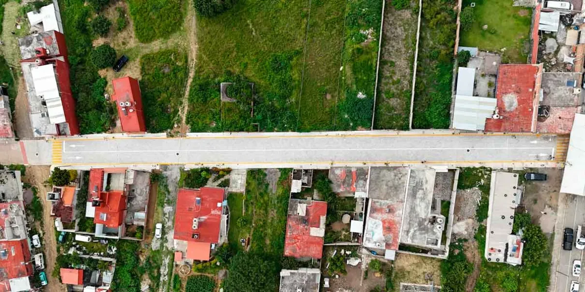 Pavimentación de calle en colonia de Atlixco benefició a 500 personas