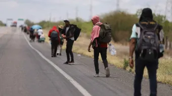 Detectan caravana de migrantes por carreteras de la Sierra Negra