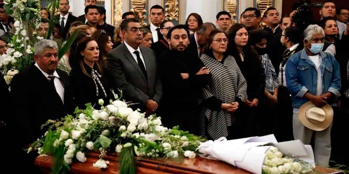 Último adiós a Miguel Barbosa en Tehuacán; el arzobispo Víctor Sánchez encabezó ceremonia