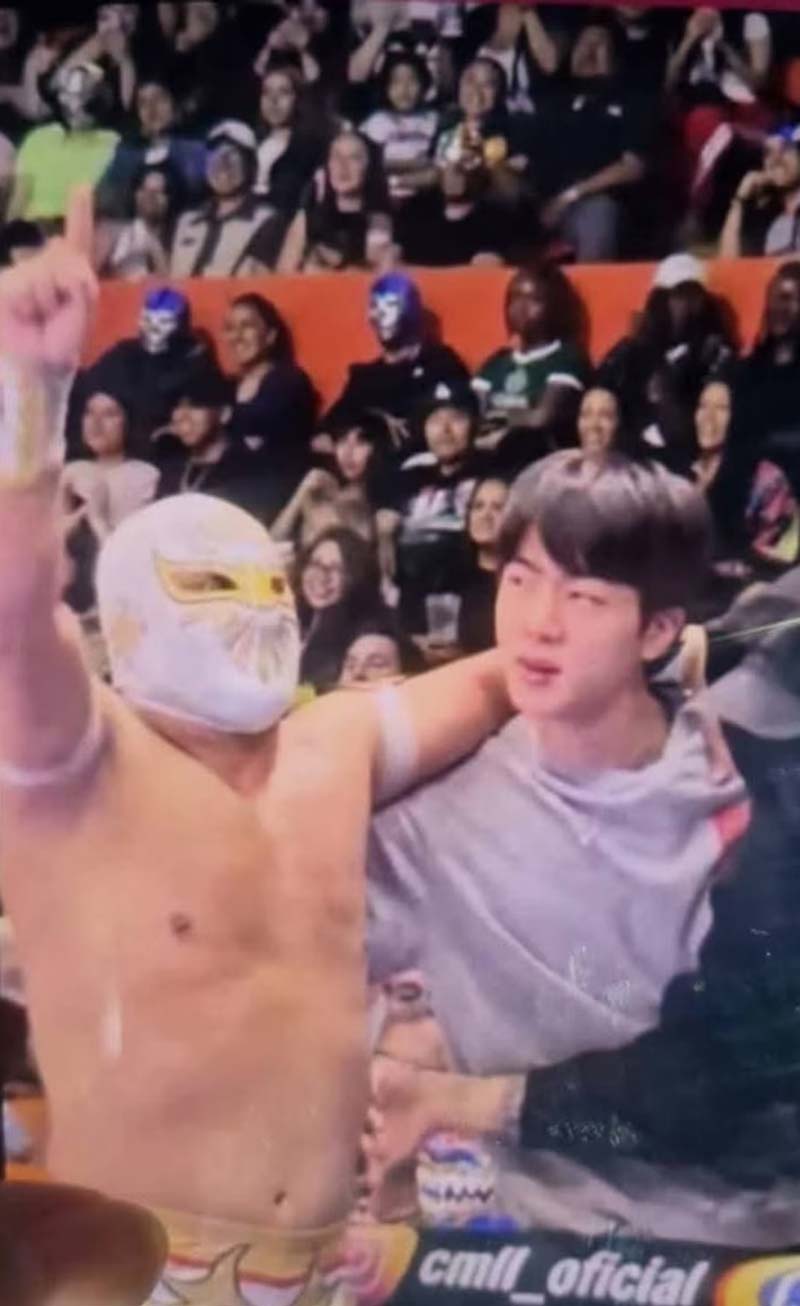 ¡BTS invade la Arena México! Místico enloquece al público con homenaje al grupo