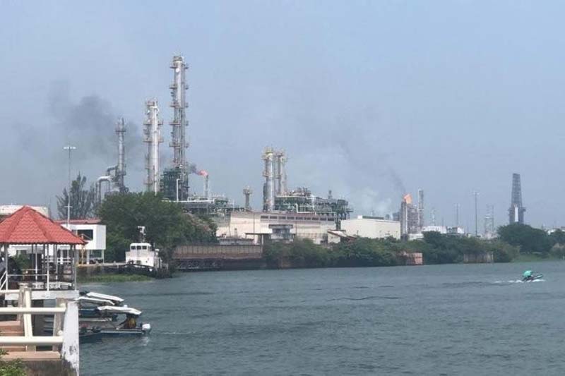 49 escuelas respiran cóctel tóxico por refinerías