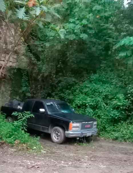 Abandonan camionetas con huachic0l en Huauchinango