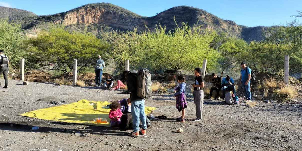 Al menos 17 muertos por volcadura de autobús en límites entre Puebla y Oaxaca