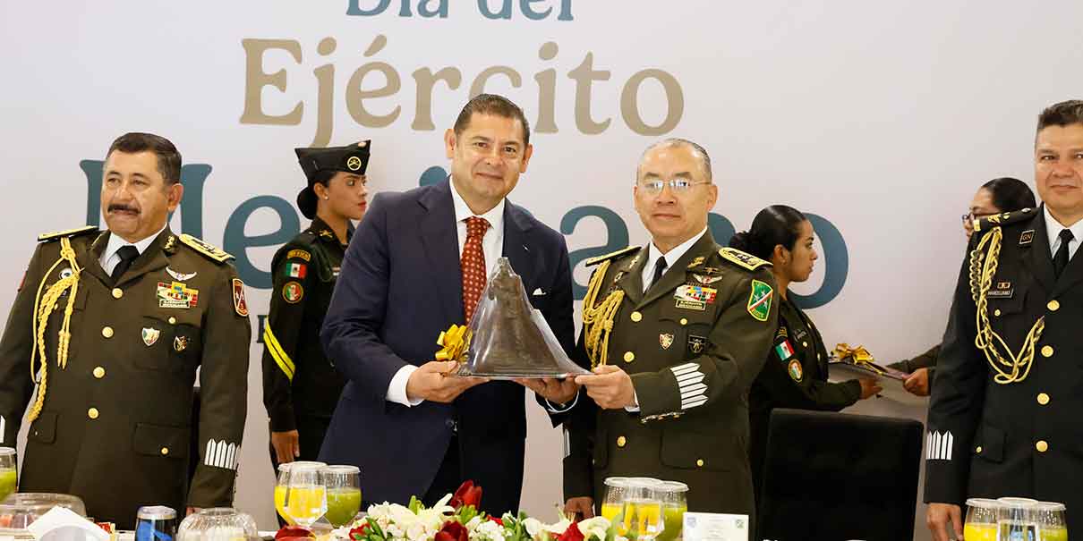 Armenta con migrantes