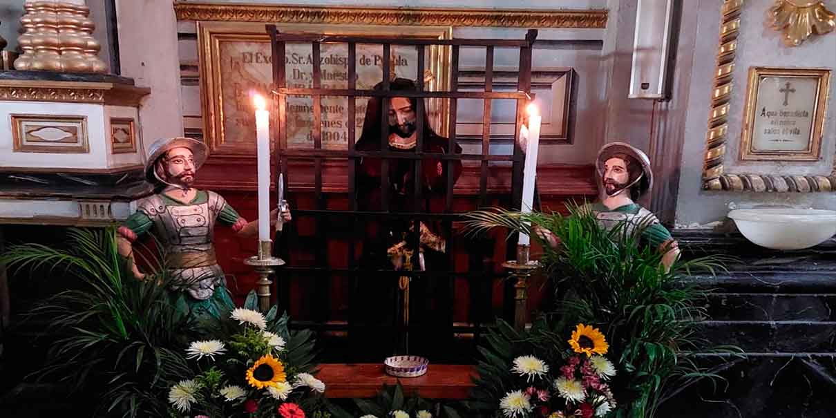 Alistan altar de Jueves Santo en parroquia de Ciudad Serdán