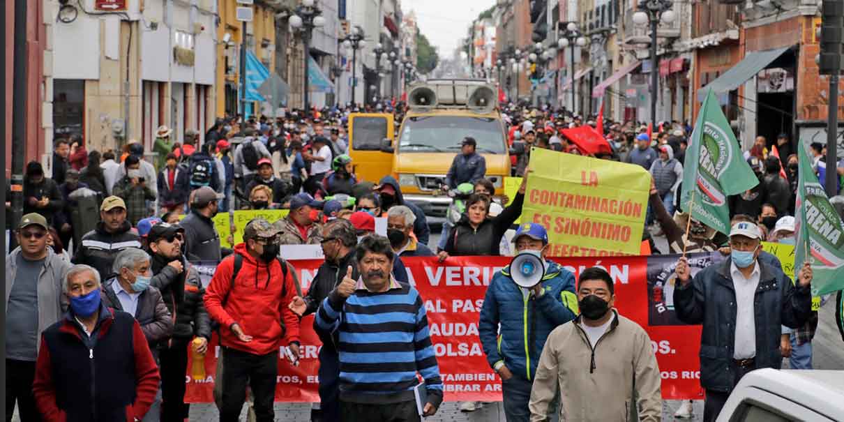 Antorchistas piden gratuidad de la VERIFICACIÓN en Puebla