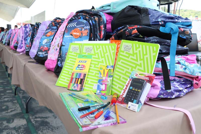 Ariadna Ayala entregó 5 mil paquetes escolares a estudiantes de Atlixco2.jpg