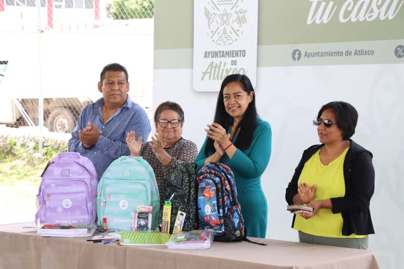 Ariadna Ayala fortalece la educación en Atlixco con entrega de útiles escolares