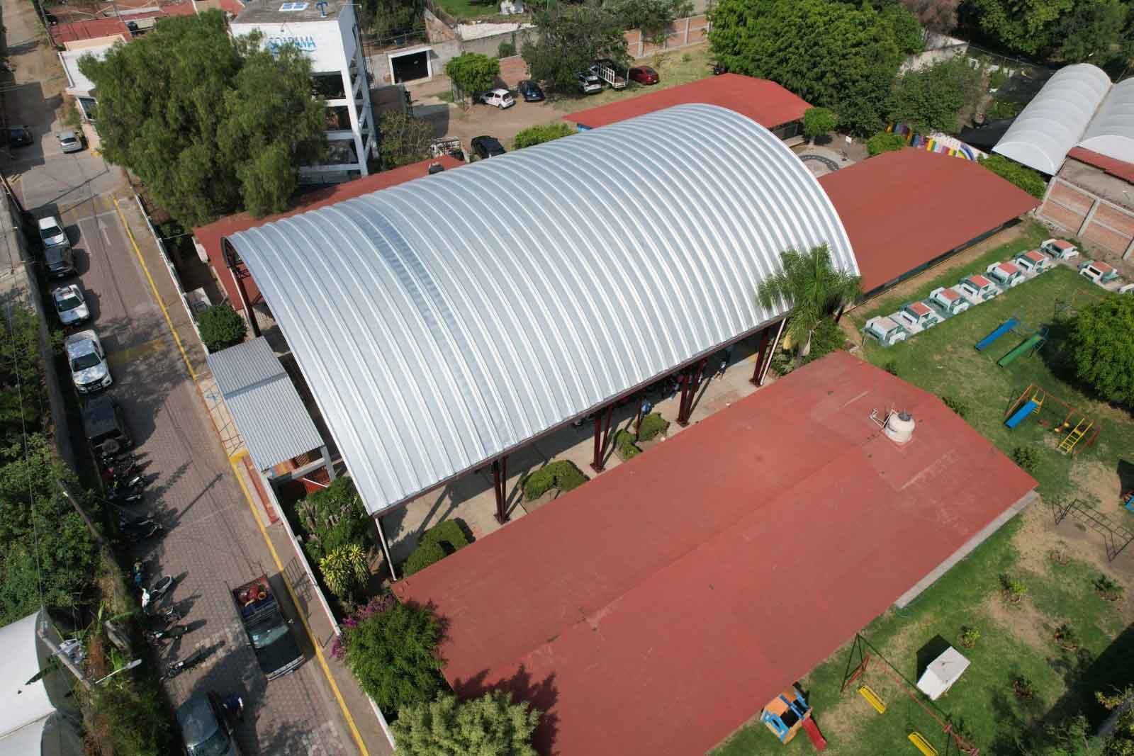 Ariadna Ayala entregó techado en preescolar de Atlixco