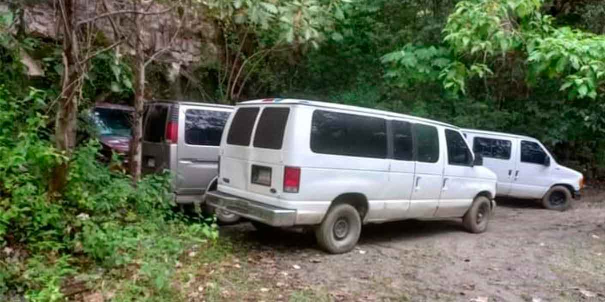 Abandonan camionetas con huachic0l en Huauchinango