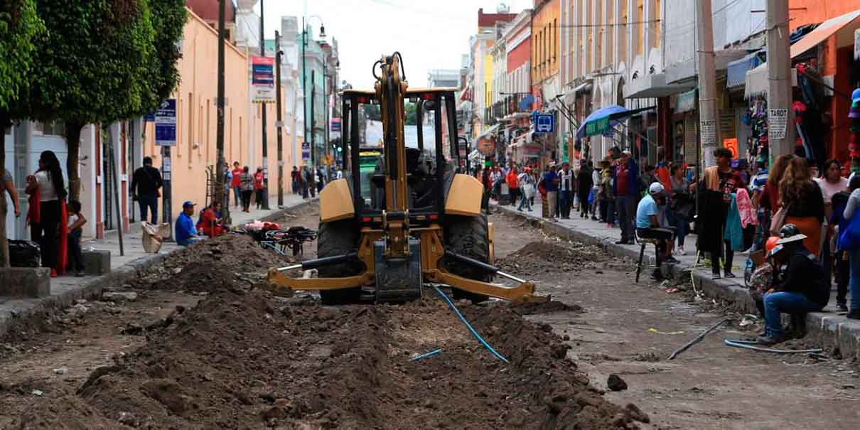 Avanzan obras en calles del Centro Histórico se Puebla entre ayuntamiento y Agua de Puebla