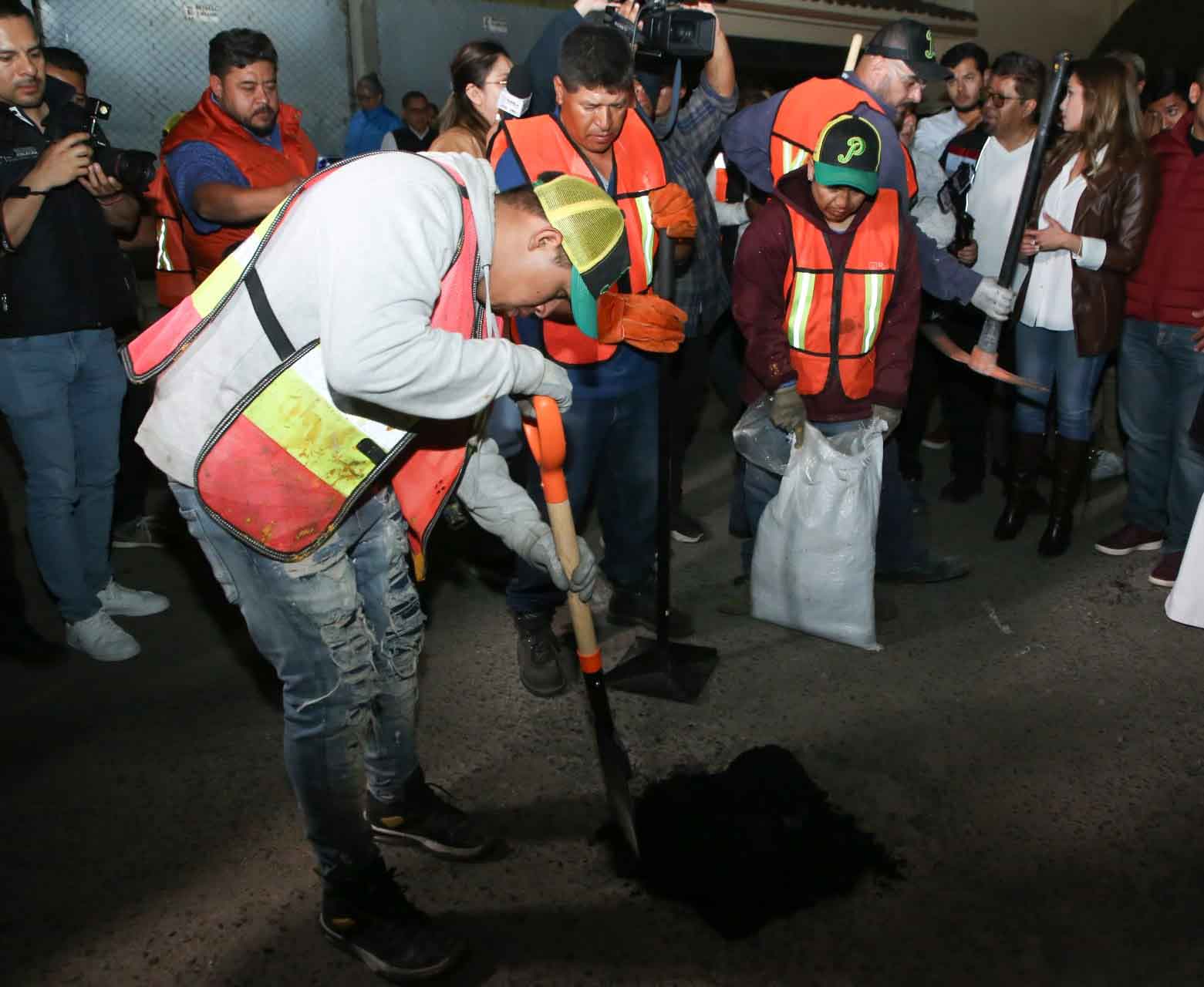 Bachetón trabaja 24 hrs para dignificación de vialidades