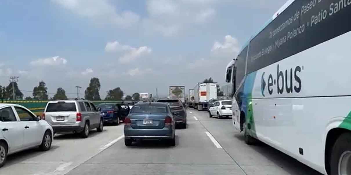 Cierran la autopista México-Puebla en la caseta de San Marcos; habitantes denuncian extorsiones 