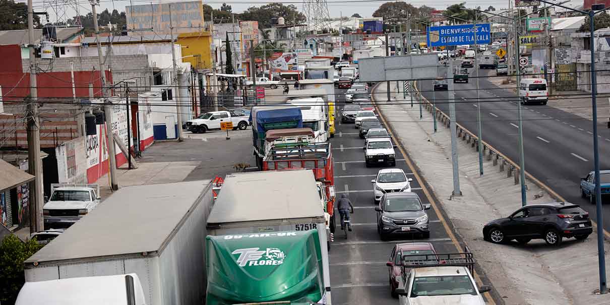 Camioneros se manifiestan en casetas de Texmelucan, Amozoc y Atlixco