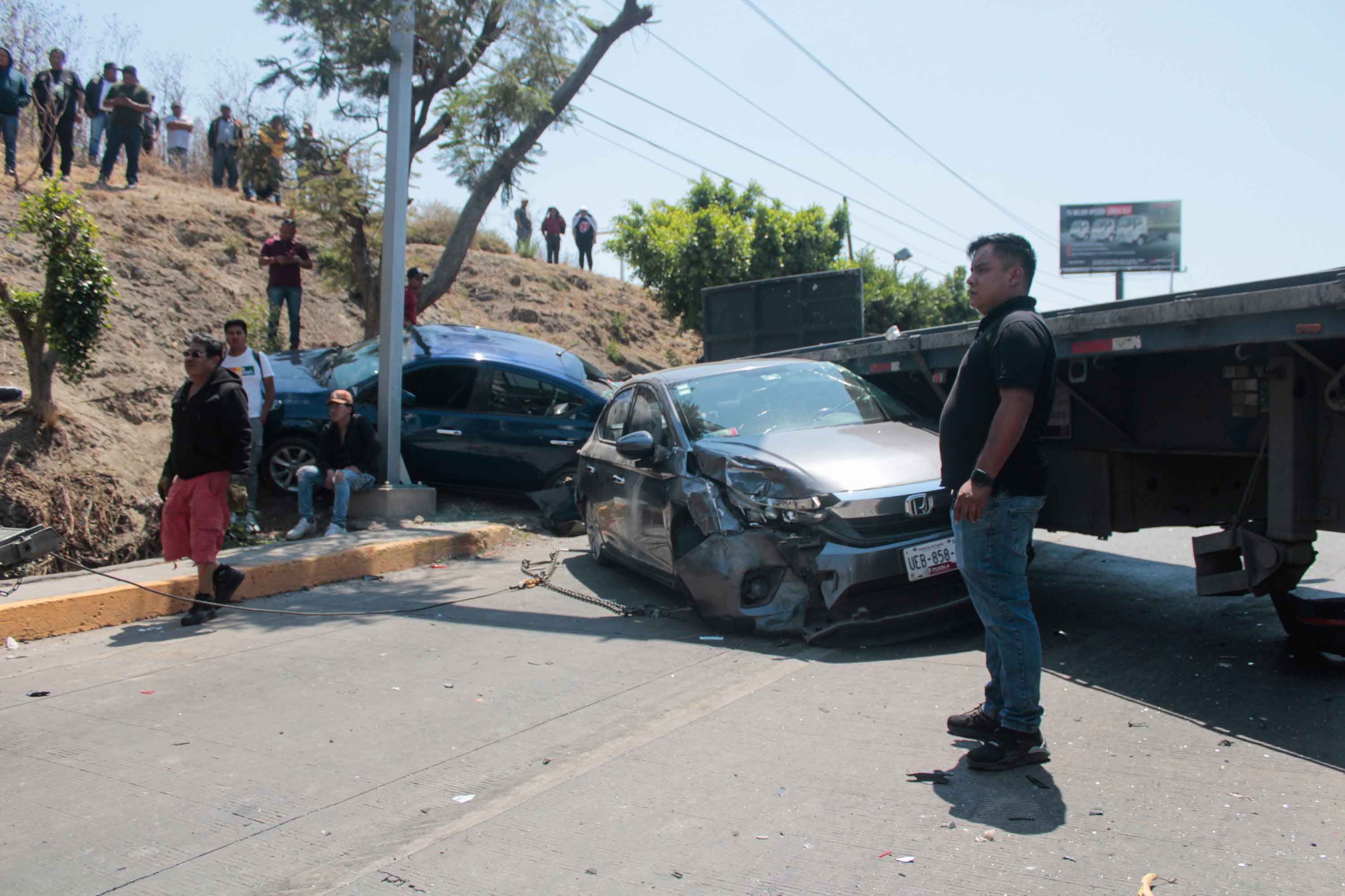 12 lesionados en el Periférico, 9 autos se estrellaron y no hay paso del Norte al Sur