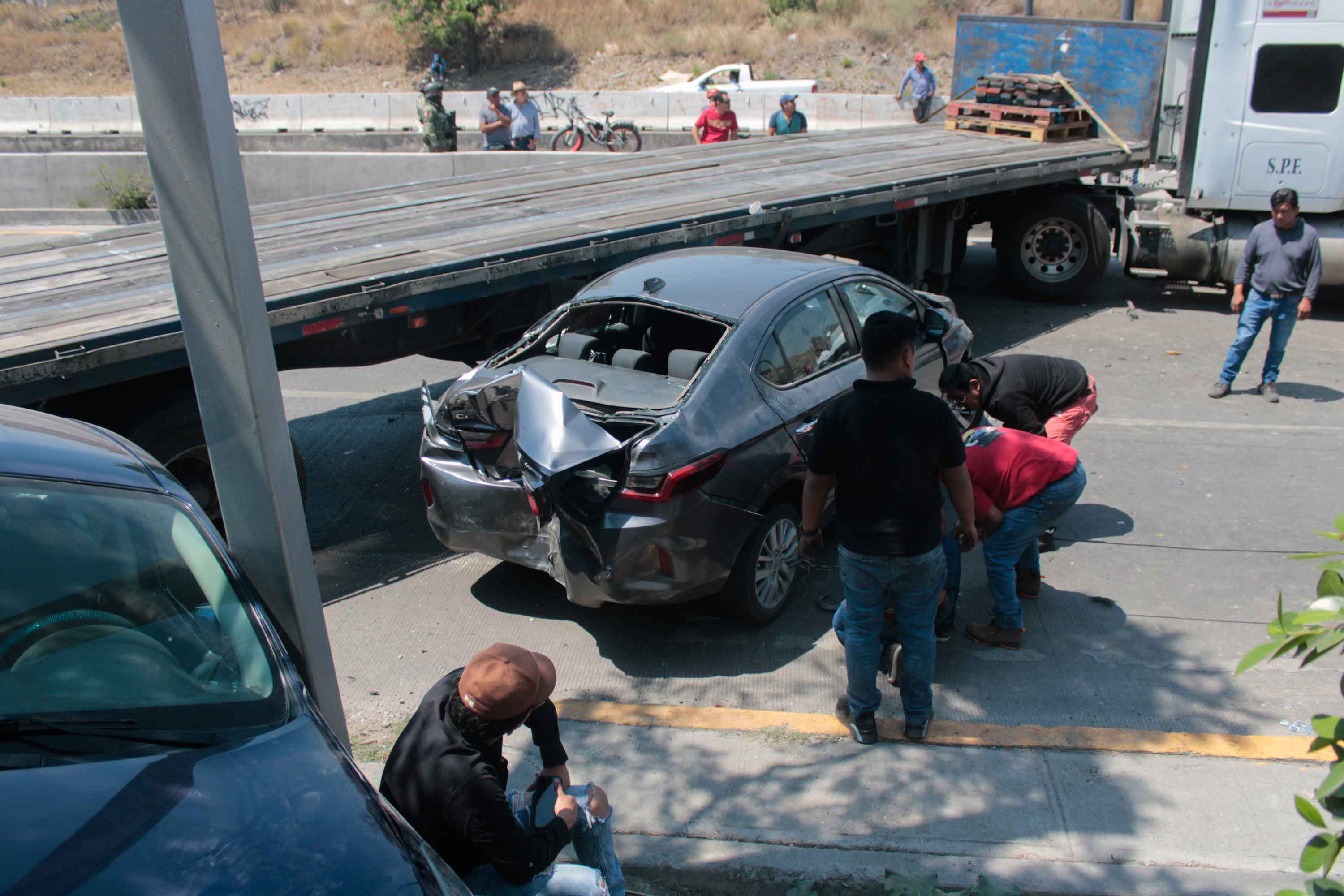 12 lesionados en el Periférico, 9 autos se estrellaron y no hay paso del Norte al Sur