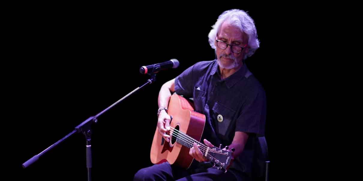 Carlos Arellano comparte disco y literatura con seguidores