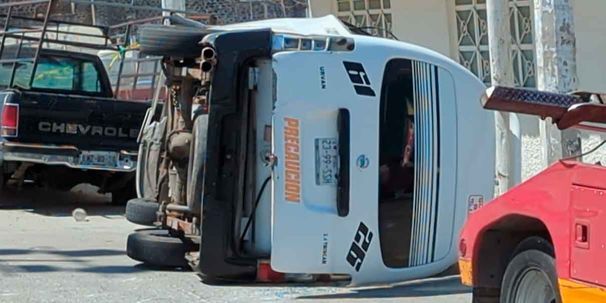 Ruta 61 SE QUEDÓ SIN FRENOS; conductor choca y vuelca, hubo 17 lesionados