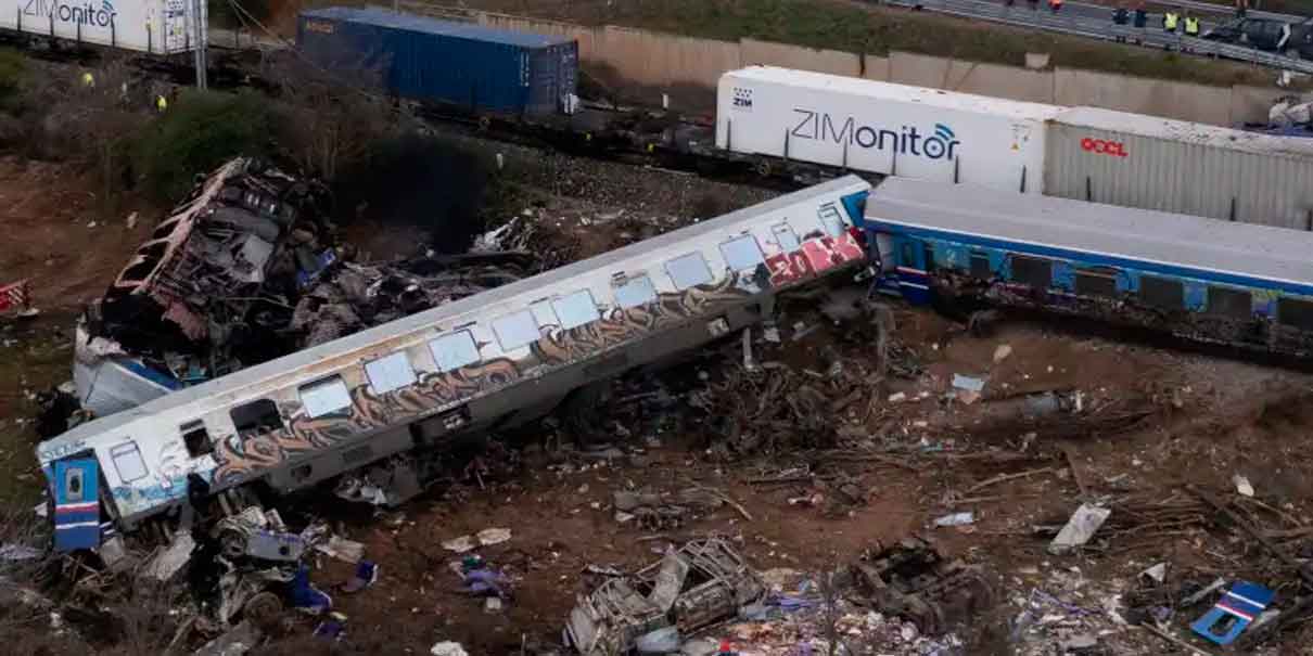 Choque de trenes deja al menos 36 muertos y 85 heridos