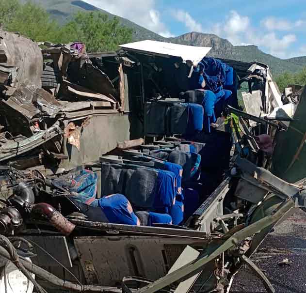 Choque en la autopista Cuacnopalan-Oaxaca dejó 15 migrantes muertos