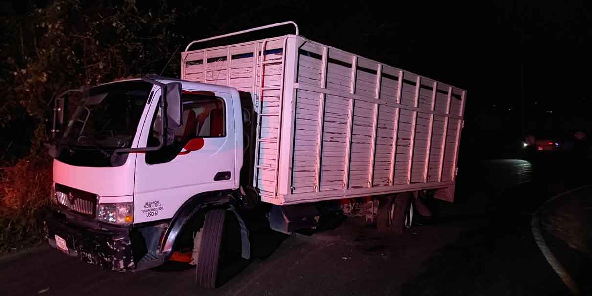 Choque entre camión y auto deja dos lesionados en la Carretera Estatal a Pantepec