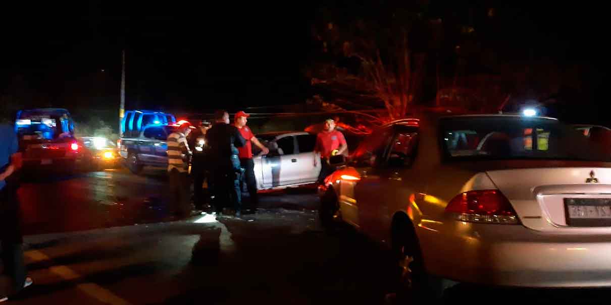 Choque frontal entre dos vehículos en la Pachuca-Tuxpan, deja tres personas lesionadas