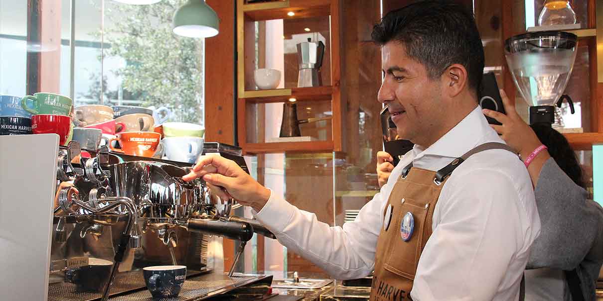 Con recursos de Apertura a la Palabra abrió el negocio mil 500 en Puebla, es una cafetería