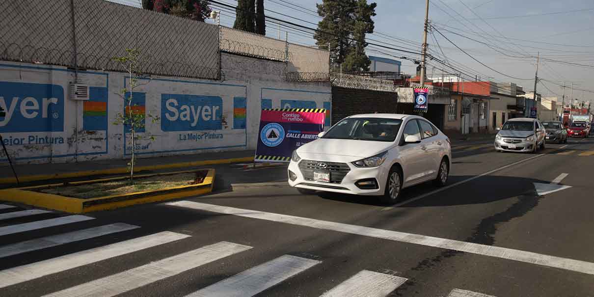 Eduardo Rivera entregó renovada la calle 16 Oriente a los habitantes de la zona