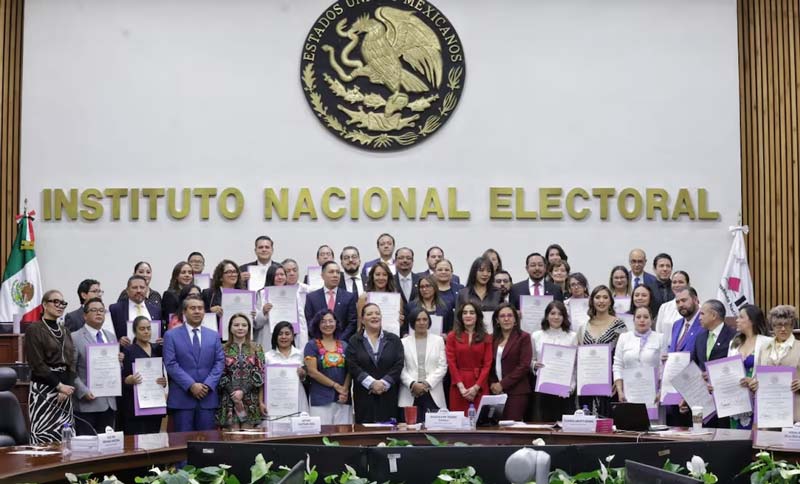 Controversia en el INE: candidatos con promedio insuficiente reciben constancias